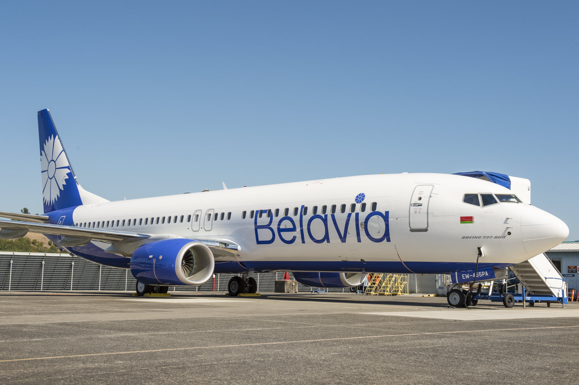 Авиакомпания «Белавиа» представила первый Boeing 737-800 с завода-изготовителя в новой ливрее